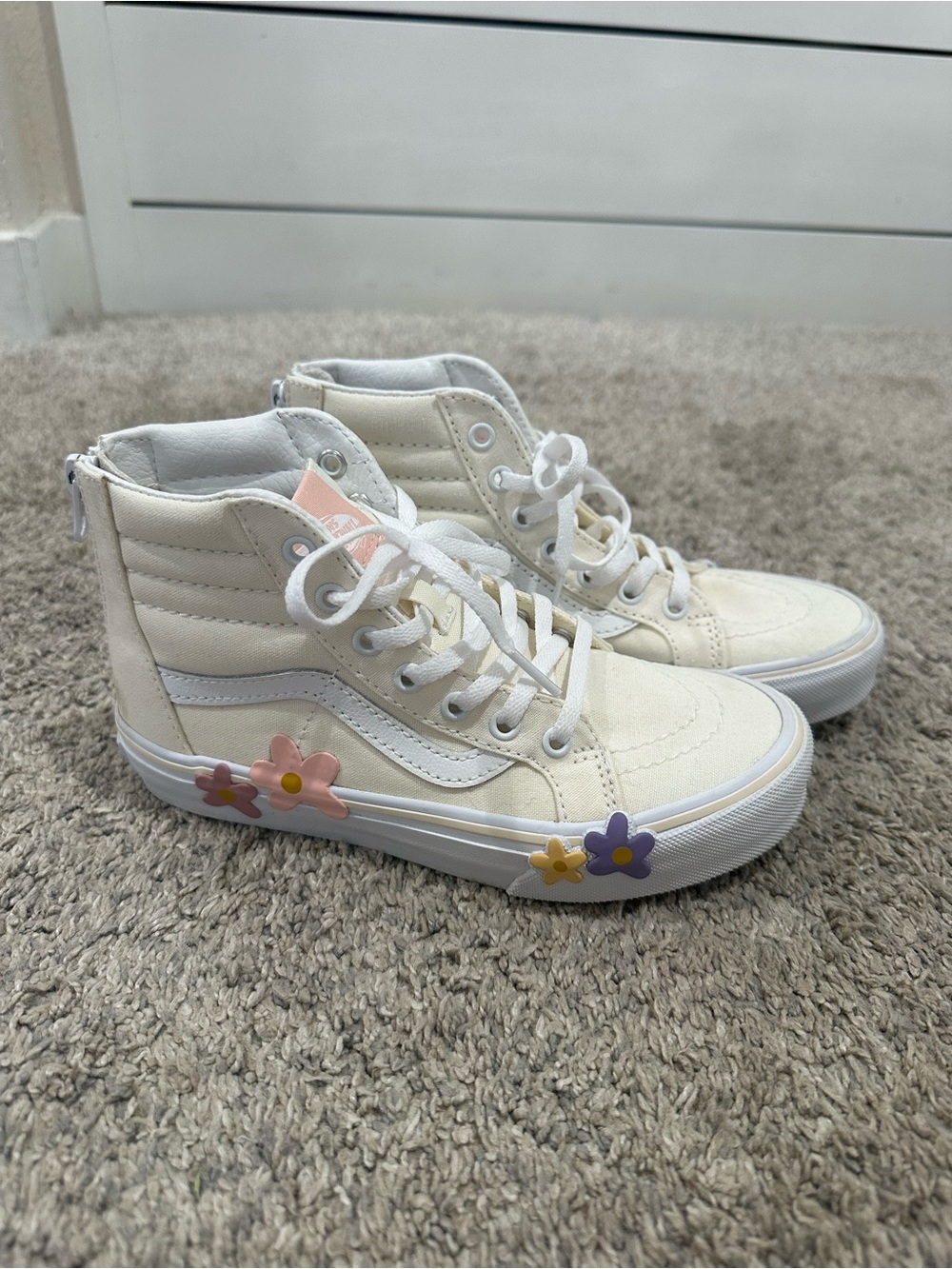 Vans - Cream High-Top Sneakers with Pastel Flower Accents